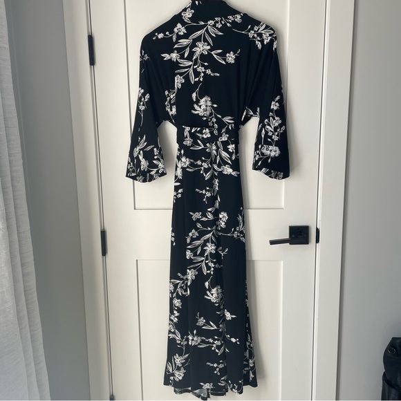 Black & White Floral Robe | Medium - Picture 13 of 16